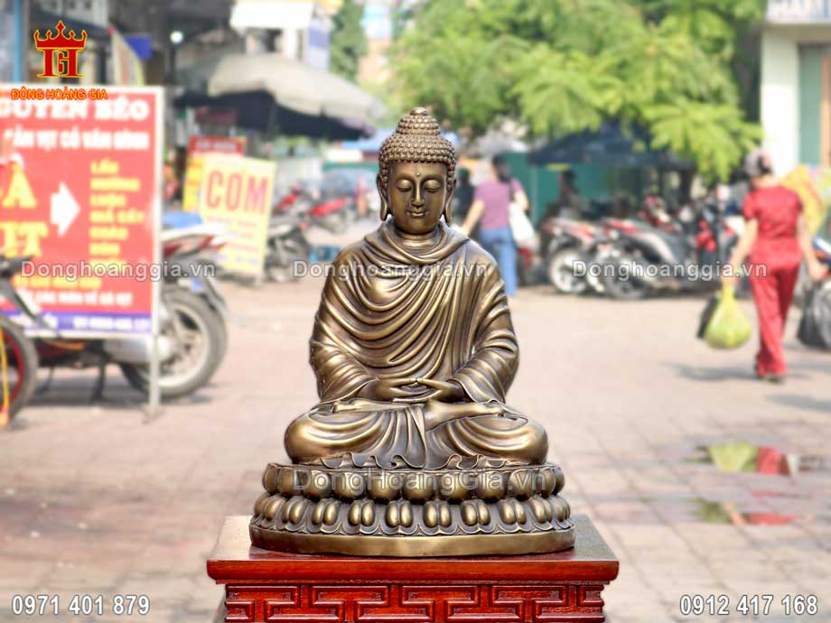 Pho tượng Phật Thích Ca Mâu Ni được đúc hoàn toàn từ đồng vàng nguyên chất